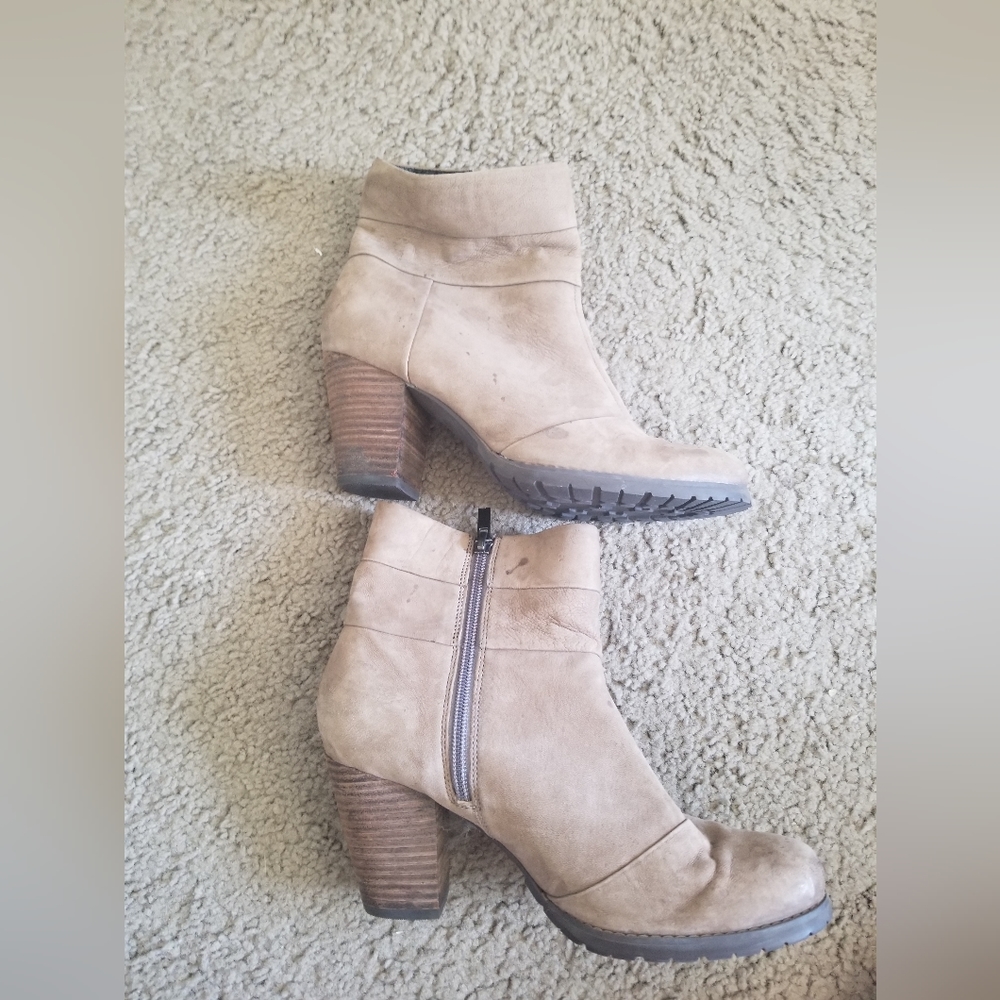 Tan heeled boots